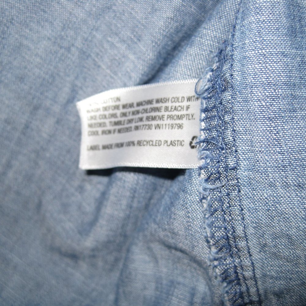 Cat & Jack Girls Light Blue Denim Button-Down Shirt - Picture 4 of 4